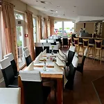 Hangelar 호텔 3*